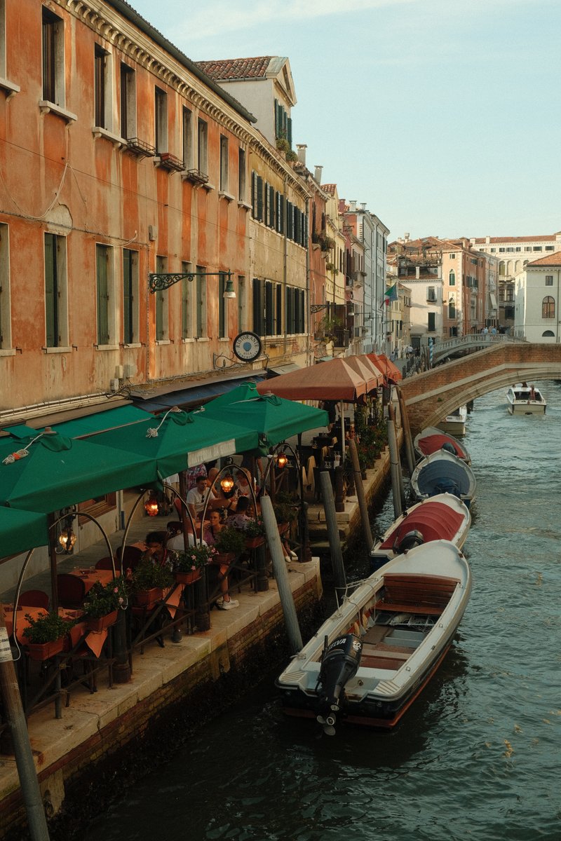 Restaurante junto al canal