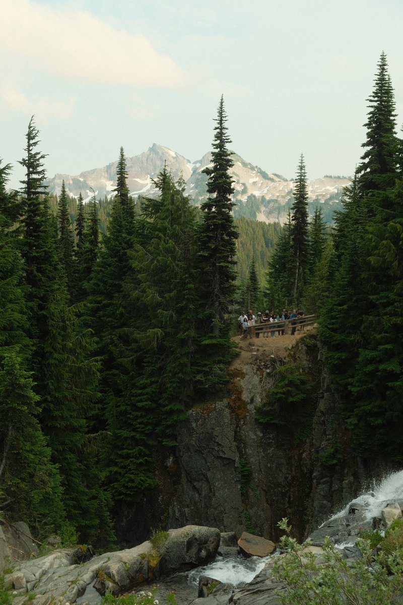 Cascada con Rainier al fondo